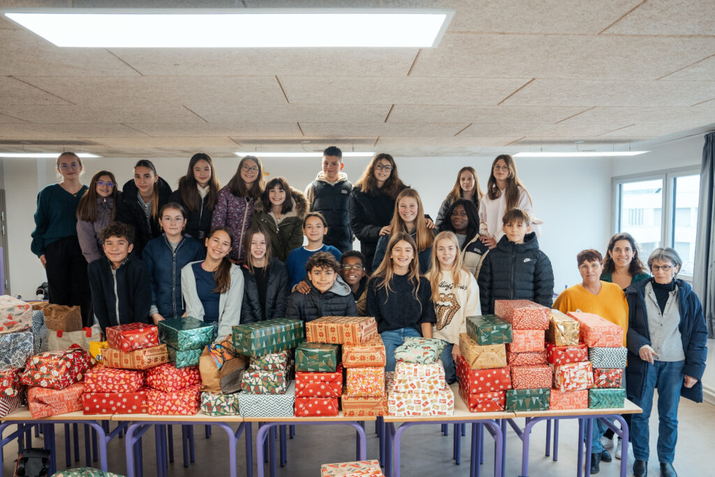 🎁 Solidarité en action au collège Sainte-Geneviève ! 🎄